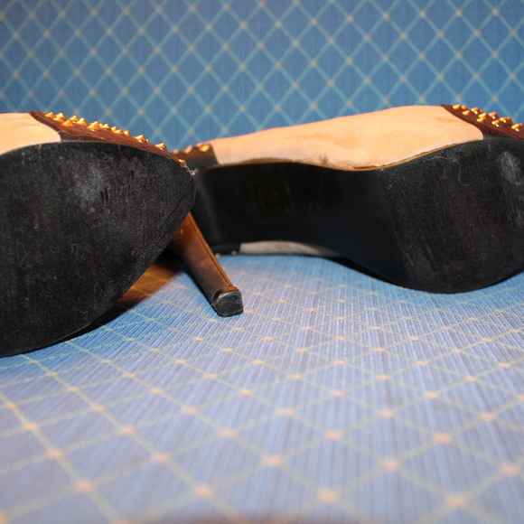 Scene by Shoe Dazzle Suede Studded Heels, sz: 7.5 - Picture 5 of 8